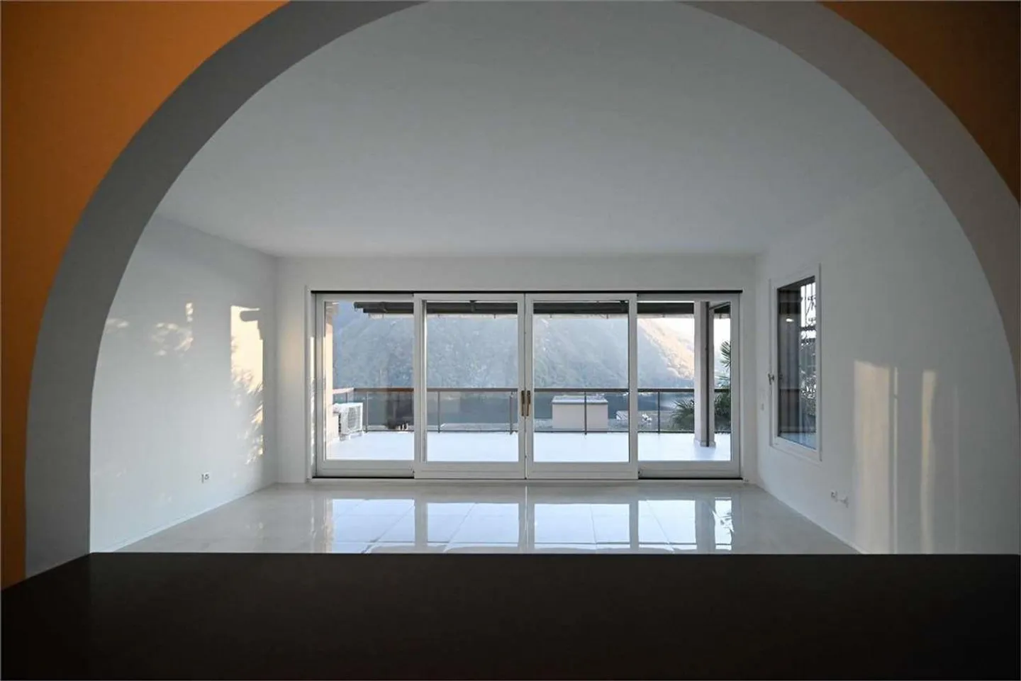 3.5 Room Apartment with Lake View and Private Garden - Photo 7 of 13