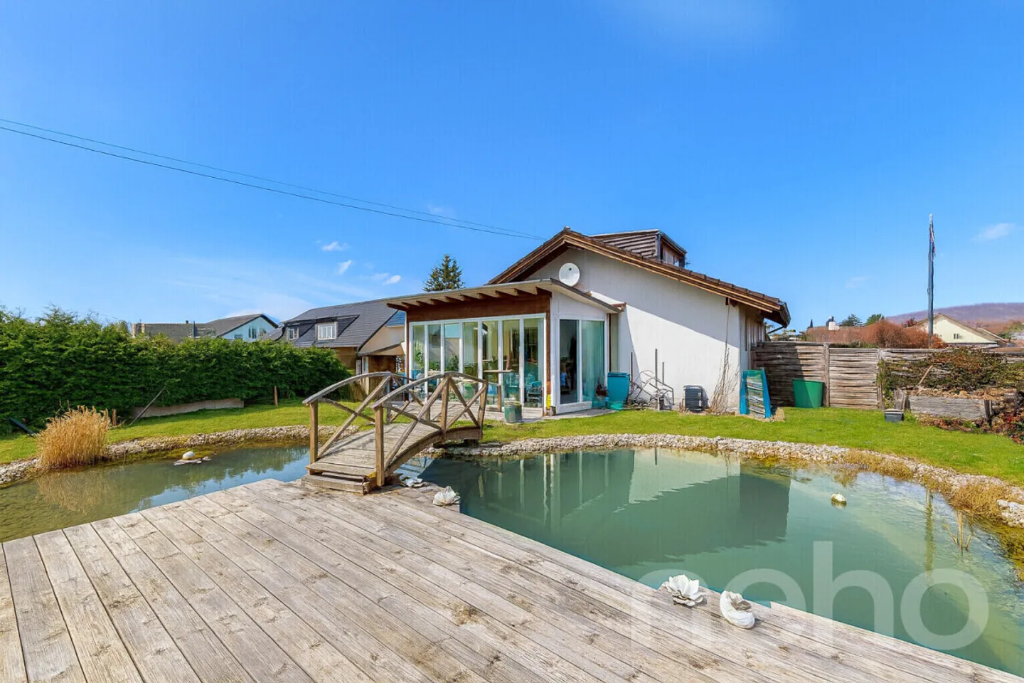 Charming single-family house with large garden, winter garden and pond - Photo 2 of 12