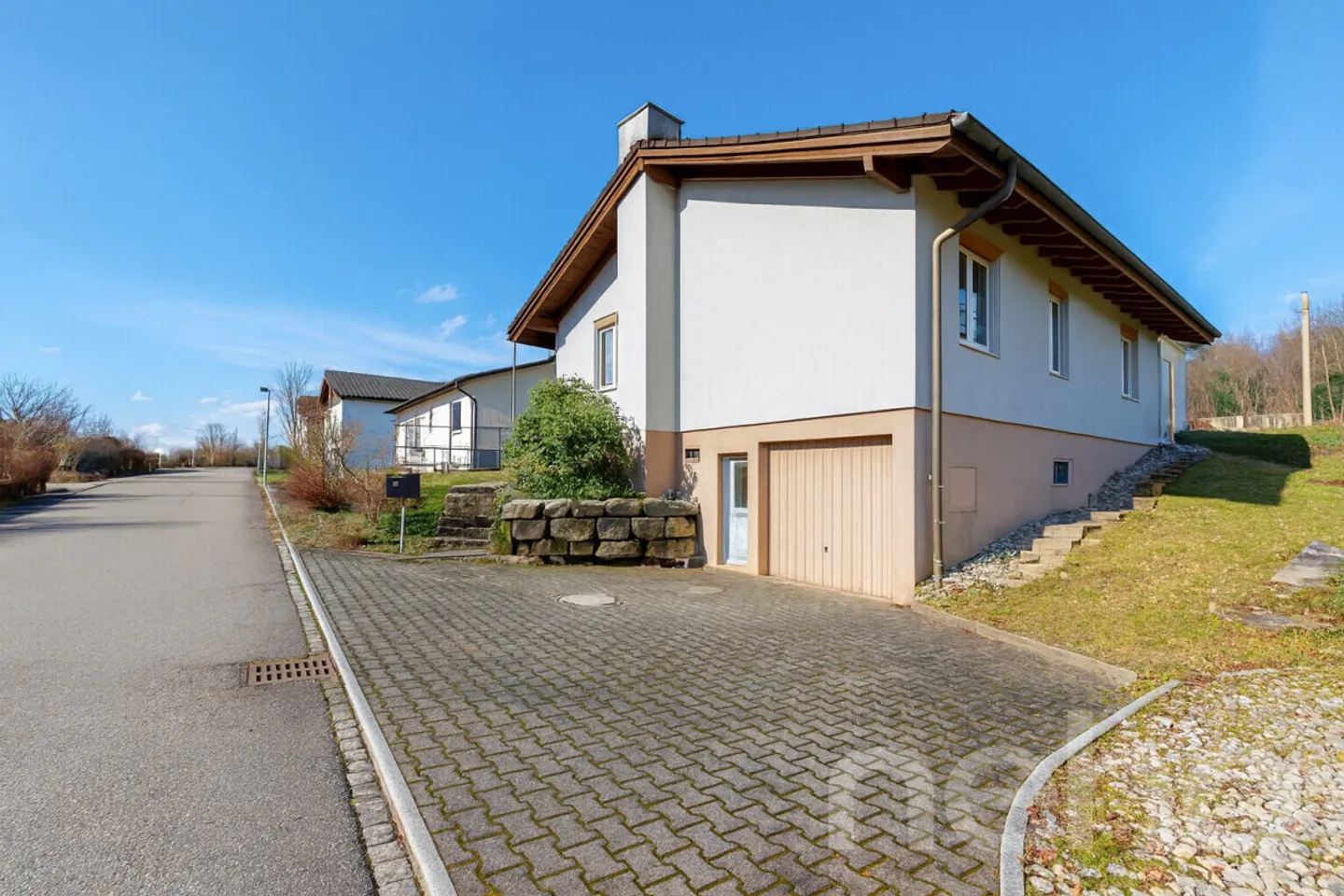 Charming single-family house with large garden, winter garden and pond - Photo 3 of 12