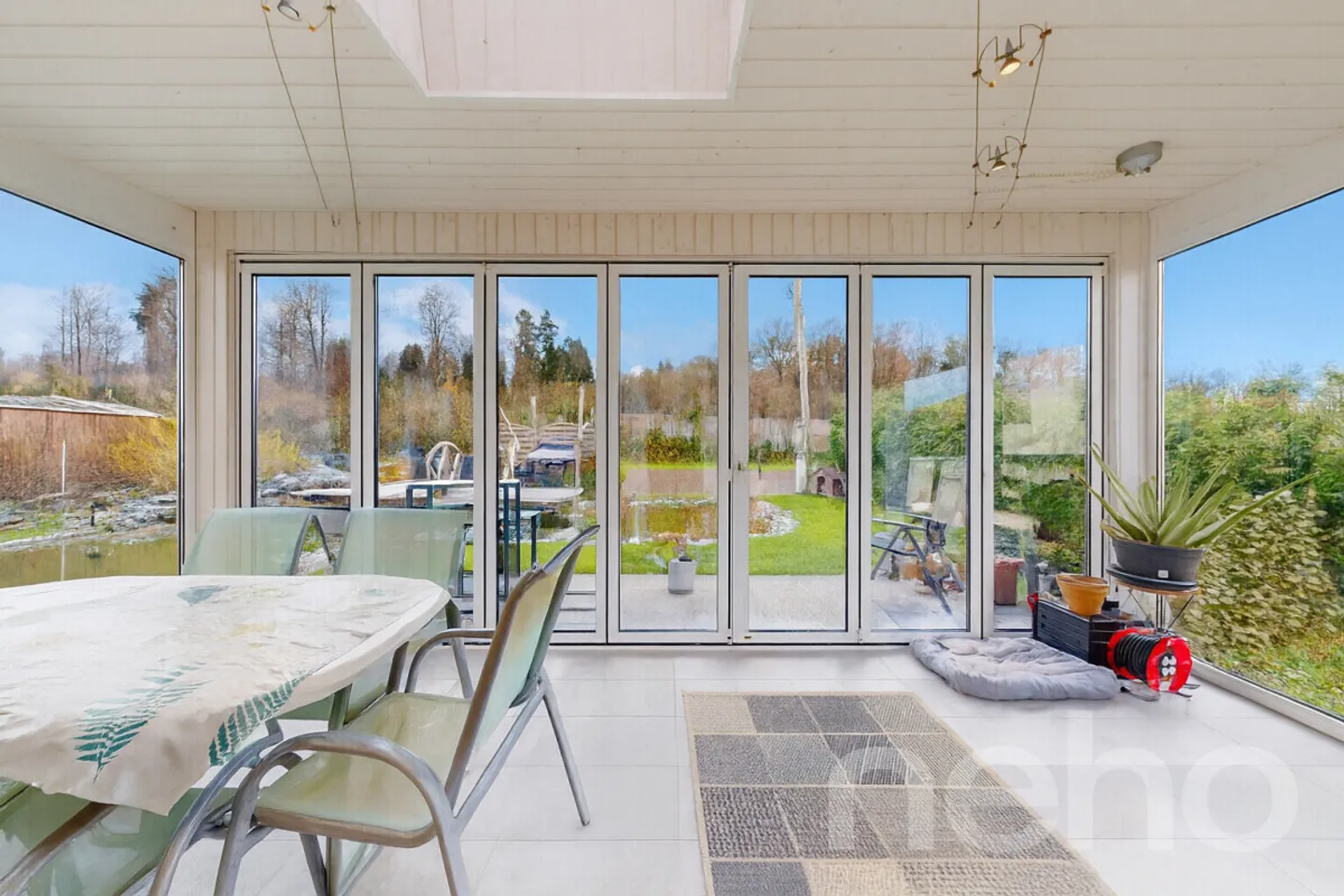 Charming single-family house with large garden, winter garden and pond - Photo 5 of 12