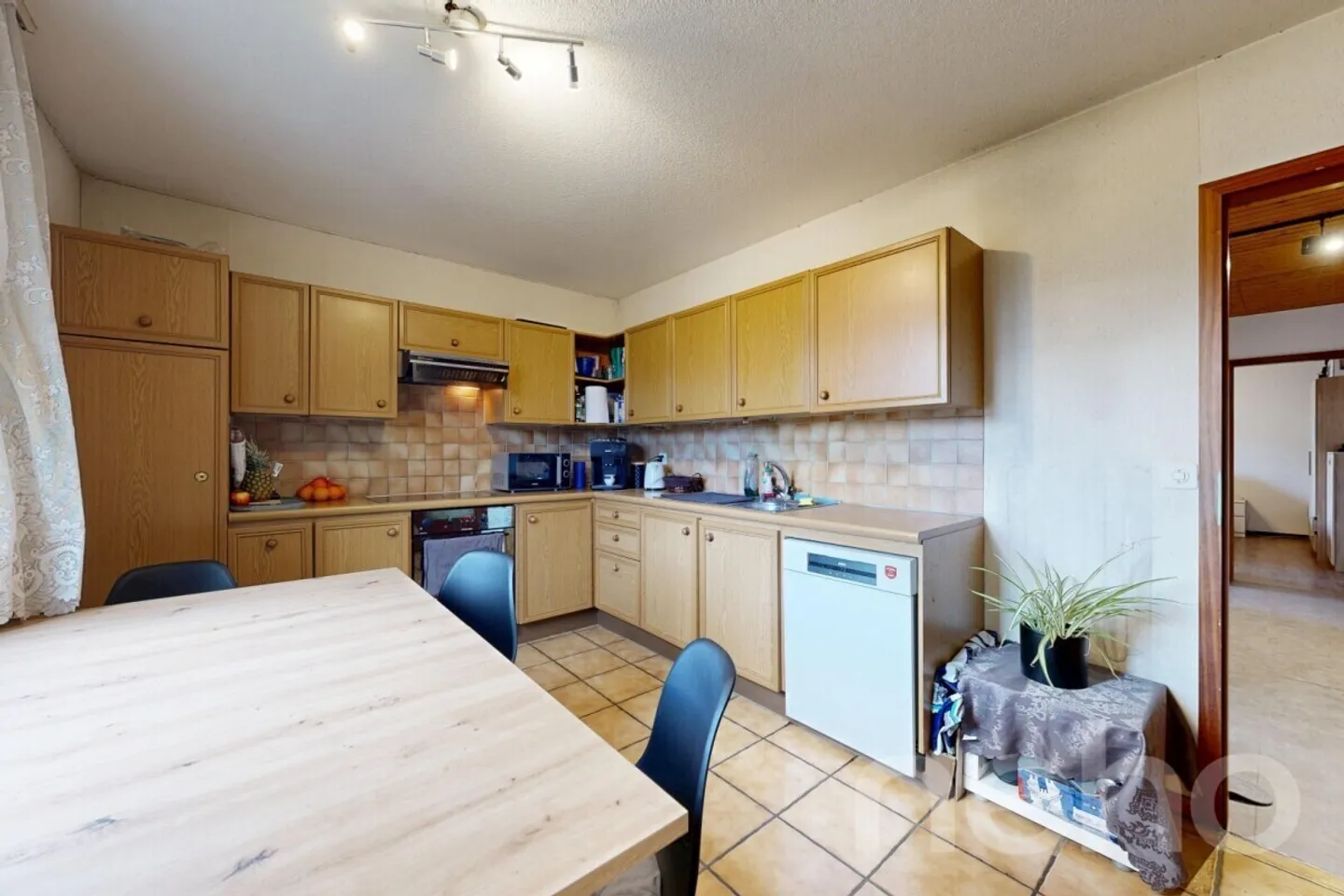 Charming single-family house with large garden, winter garden and pond - Photo 8 of 12