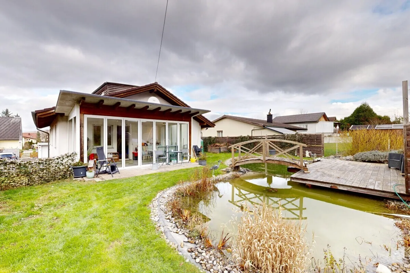 Charming single-family house with large garden, winter garden and pond - Photo 11 of 12