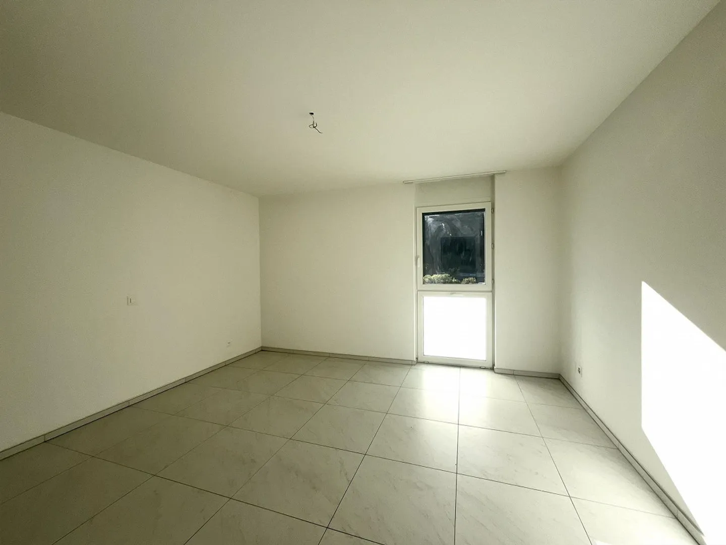 RIVERA - ZU VERMIETEN 4.5 ZIMMER MIT GLASTERRASSE - Foto 8 von 12