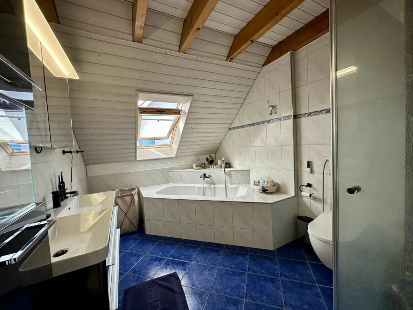 Dreamlike Corner House in Central Location - Your New Home Awaits You! - Photo 10 of 15