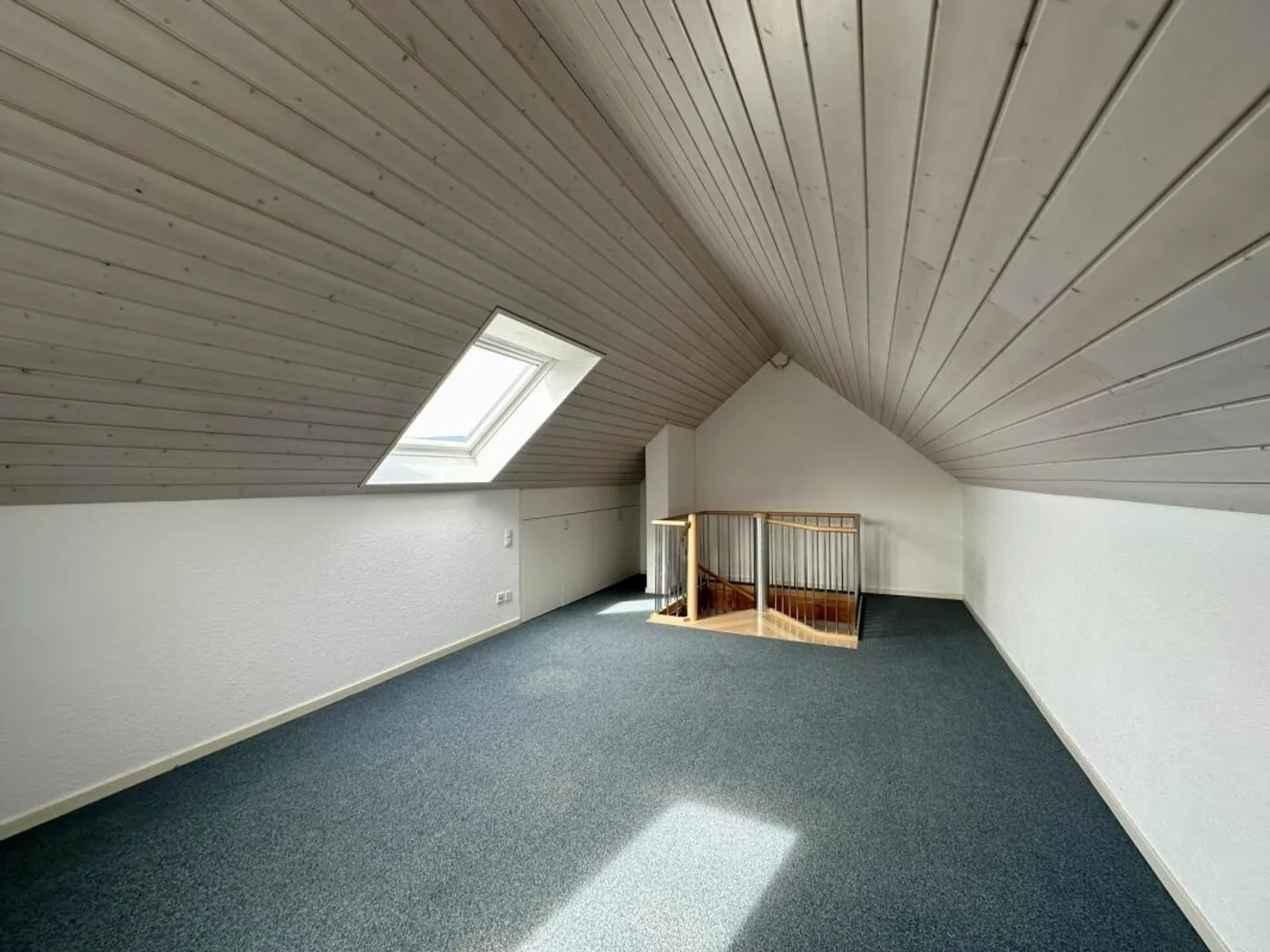 Dreamlike Corner House in Central Location - Your New Home Awaits You! - Photo 11 of 15