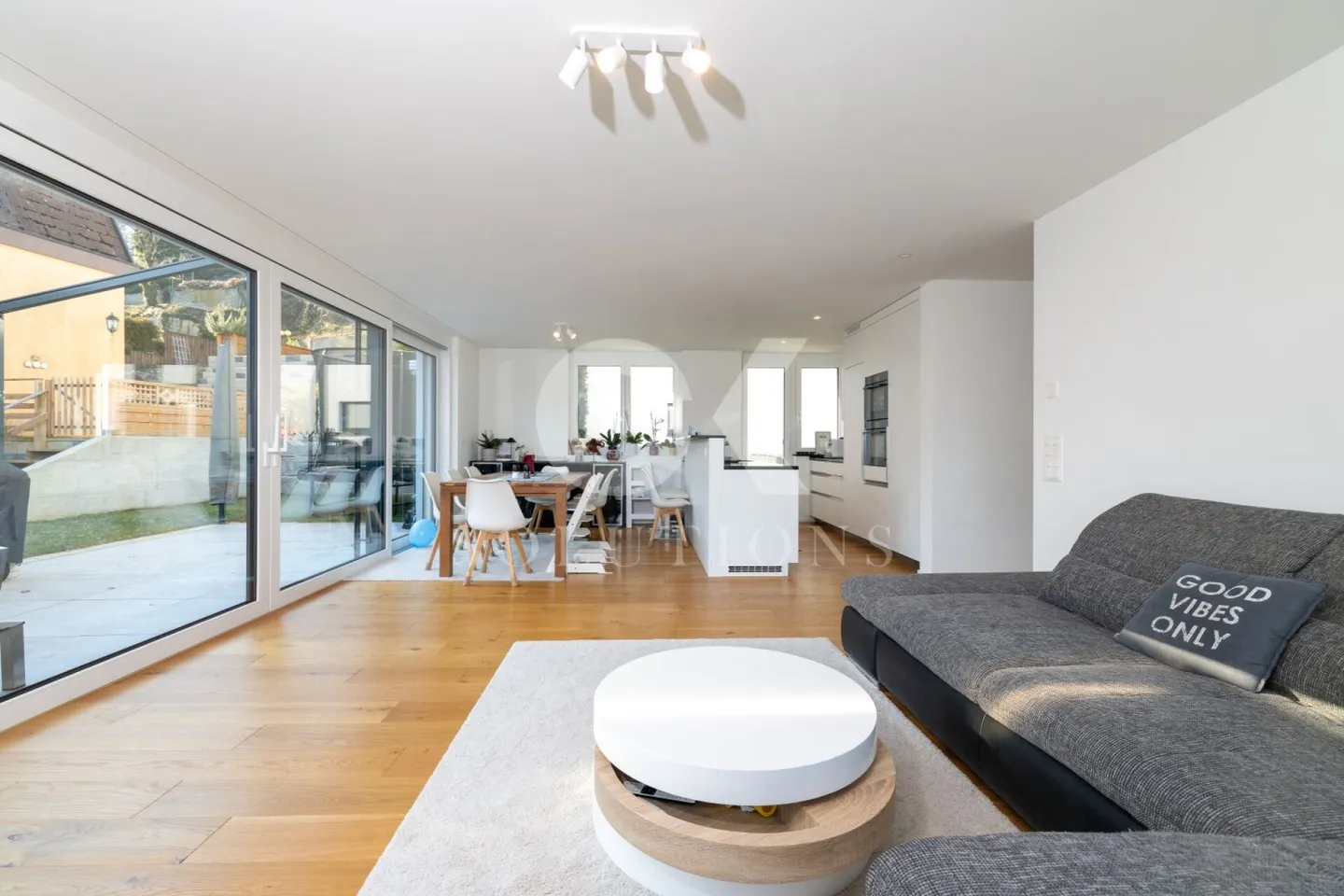 Une maison, de nombreuses possibilités - y compris un appartement séparé ! - Photo 2 sur 13