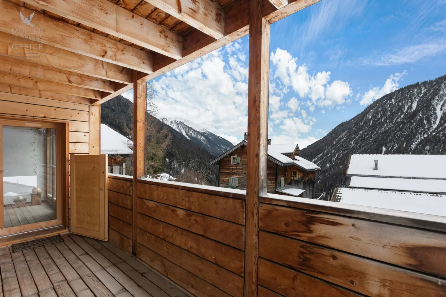 Stilvolles Holzhaus mit alpinem Charme und nachhaltigem Wohn- und Energiekonzept - Foto 3 di 13