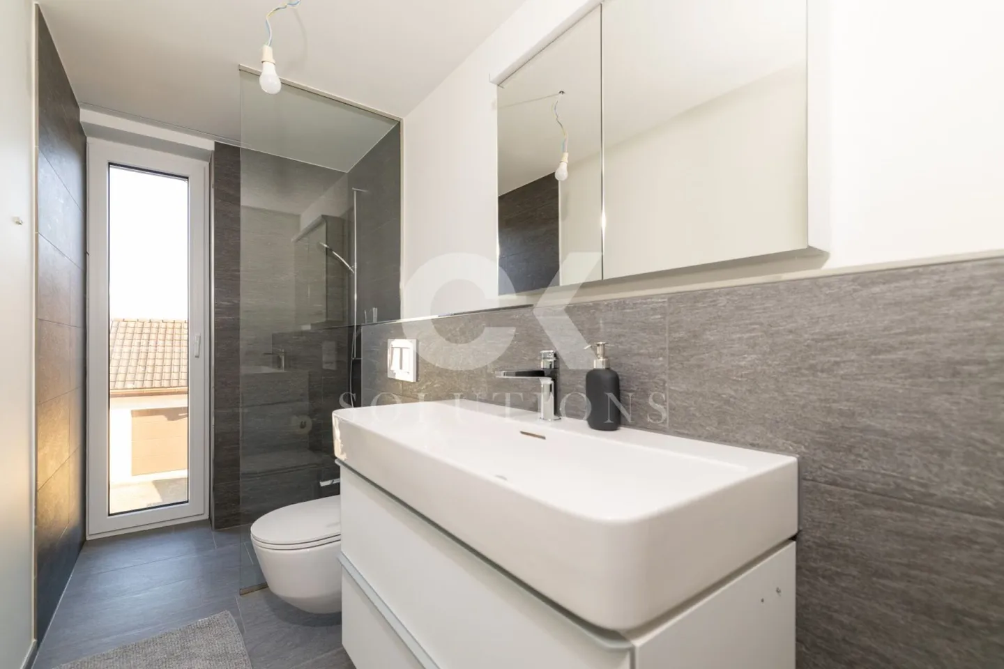 Une maison, de nombreuses possibilités - y compris un appartement séparé ! - Photo 12 sur 13