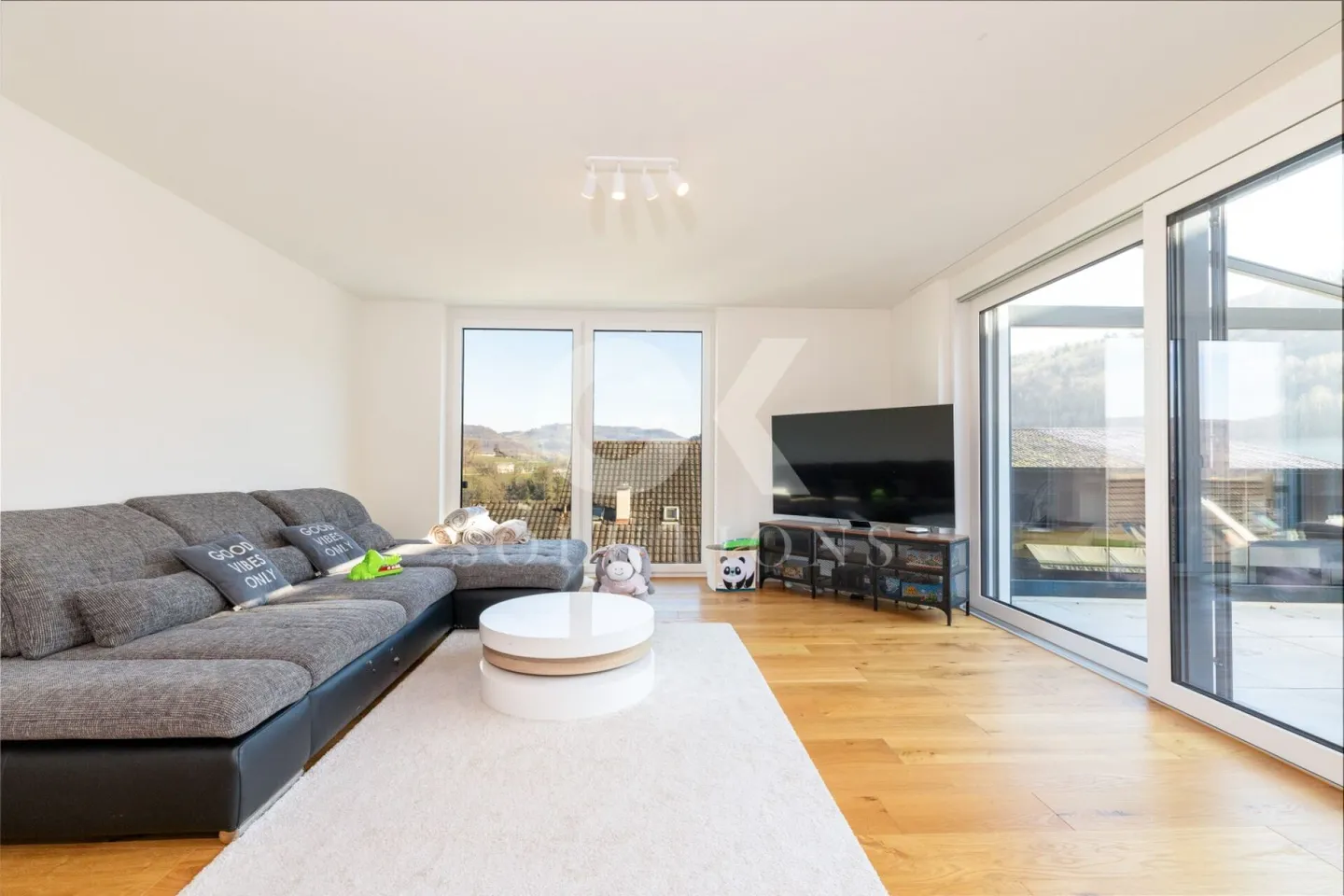 Une maison, de nombreuses possibilités - y compris un appartement séparé ! - Photo 4 sur 13