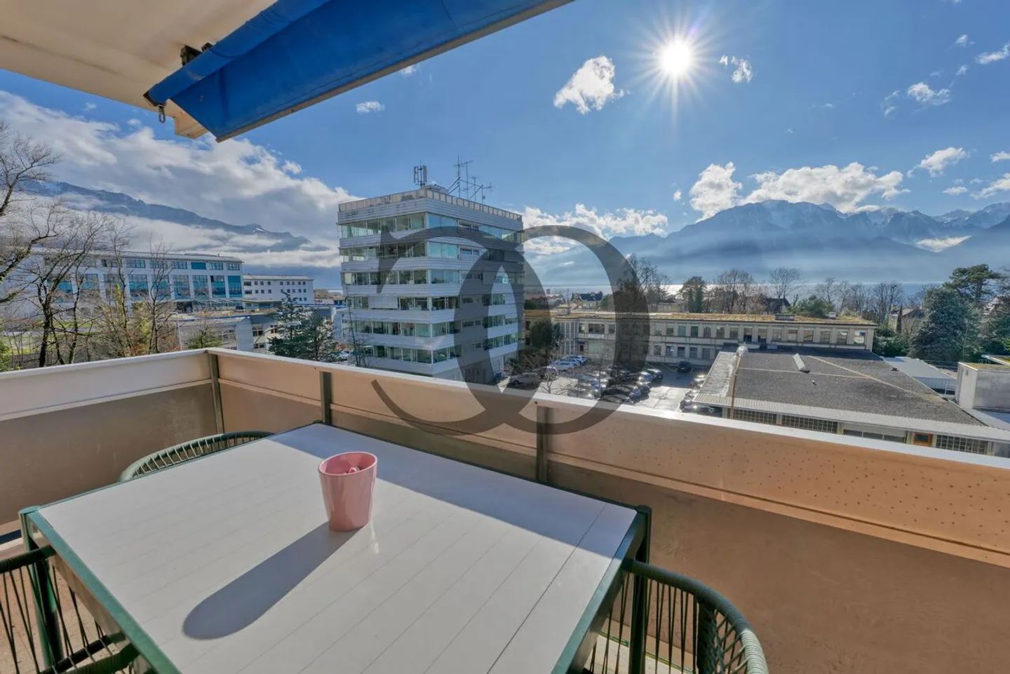 Appartement Rénové avec Vue sur le Lac - Photo 6 sur 7