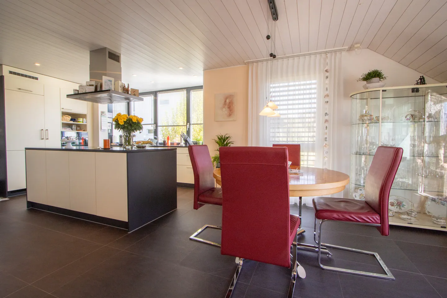 Attico luminoso 4.5 stanze - Foto 3 di 12