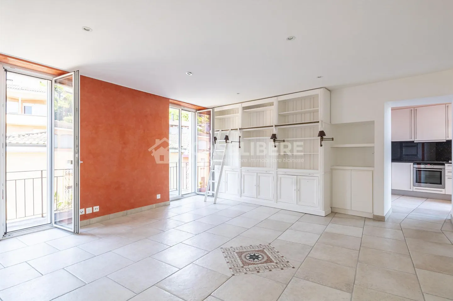 3.5-ROOM DUPLEX WITH TERRACE AND LAKE VIEW IN THE HEART OF ASCONA - Photo 3 of 18