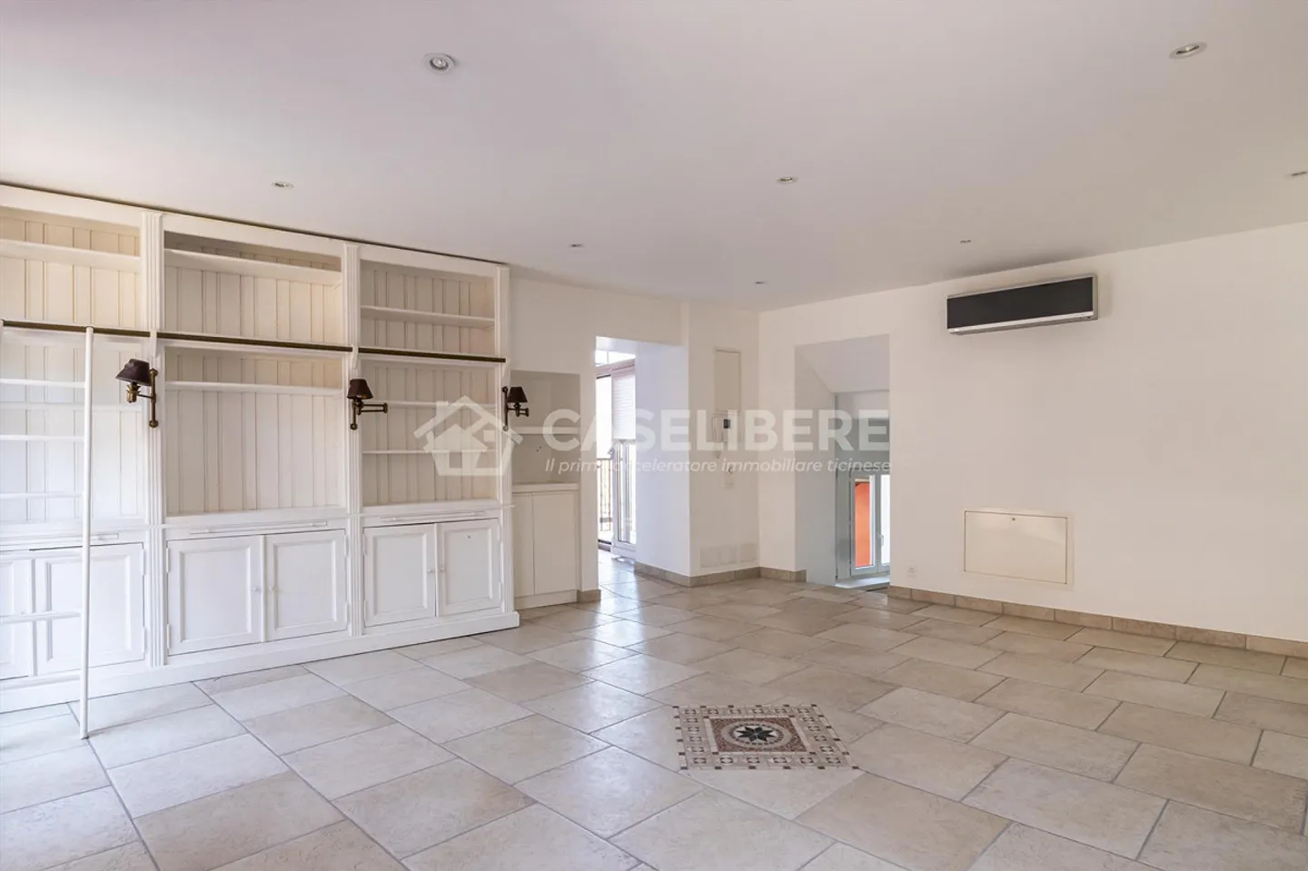 3.5-ROOM DUPLEX WITH TERRACE AND LAKE VIEW IN THE HEART OF ASCONA - Photo 4 of 18