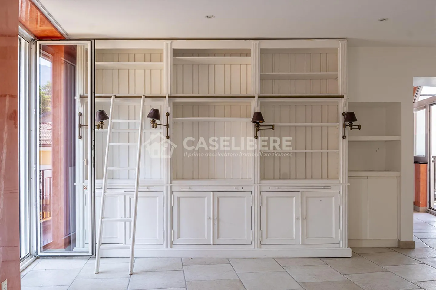 3.5-ROOM DUPLEX WITH TERRACE AND LAKE VIEW IN THE HEART OF ASCONA - Photo 5 of 18