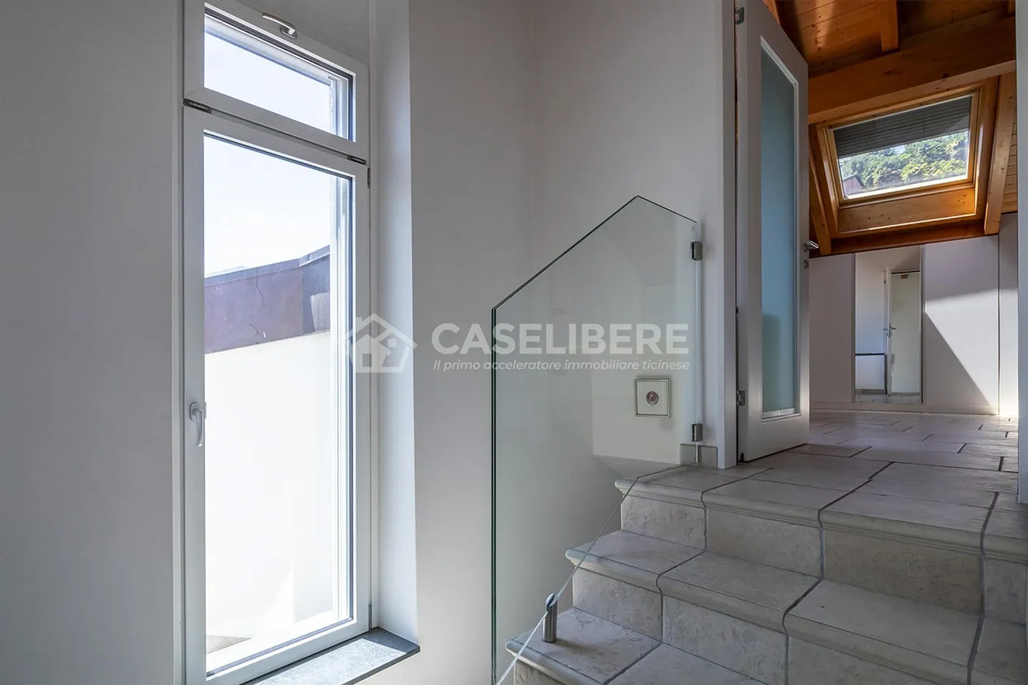 3.5-ROOM DUPLEX WITH TERRACE AND LAKE VIEW IN THE HEART OF ASCONA - Photo 13 of 18