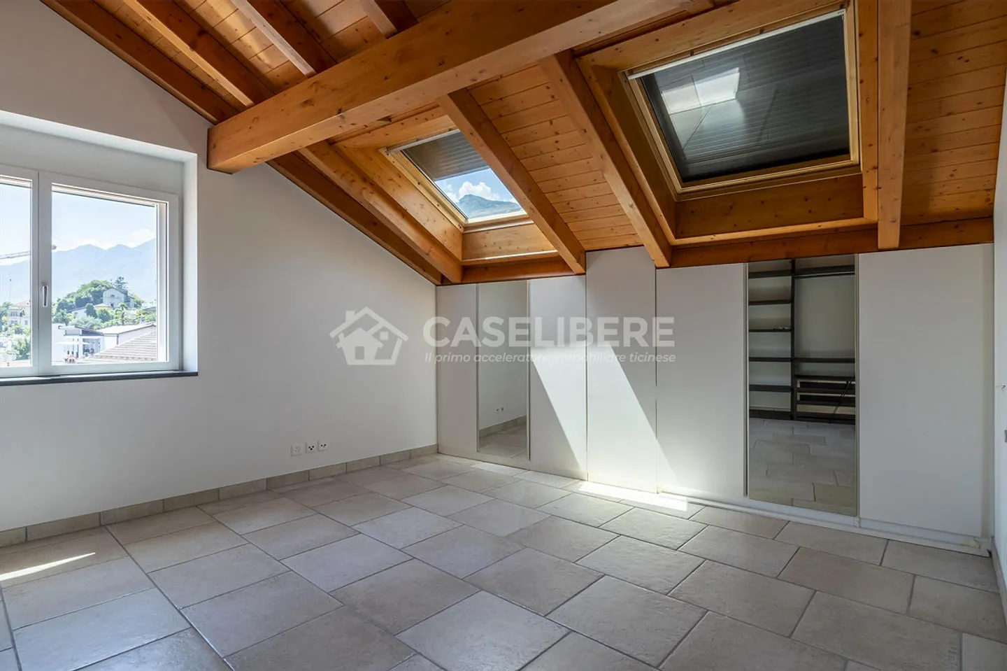 3.5-ROOM DUPLEX WITH TERRACE AND LAKE VIEW IN THE HEART OF ASCONA - Photo 15 of 18