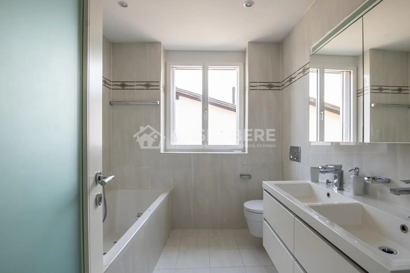 3.5-ROOM DUPLEX WITH TERRACE AND LAKE VIEW IN THE HEART OF ASCONA - Photo 17 of 18