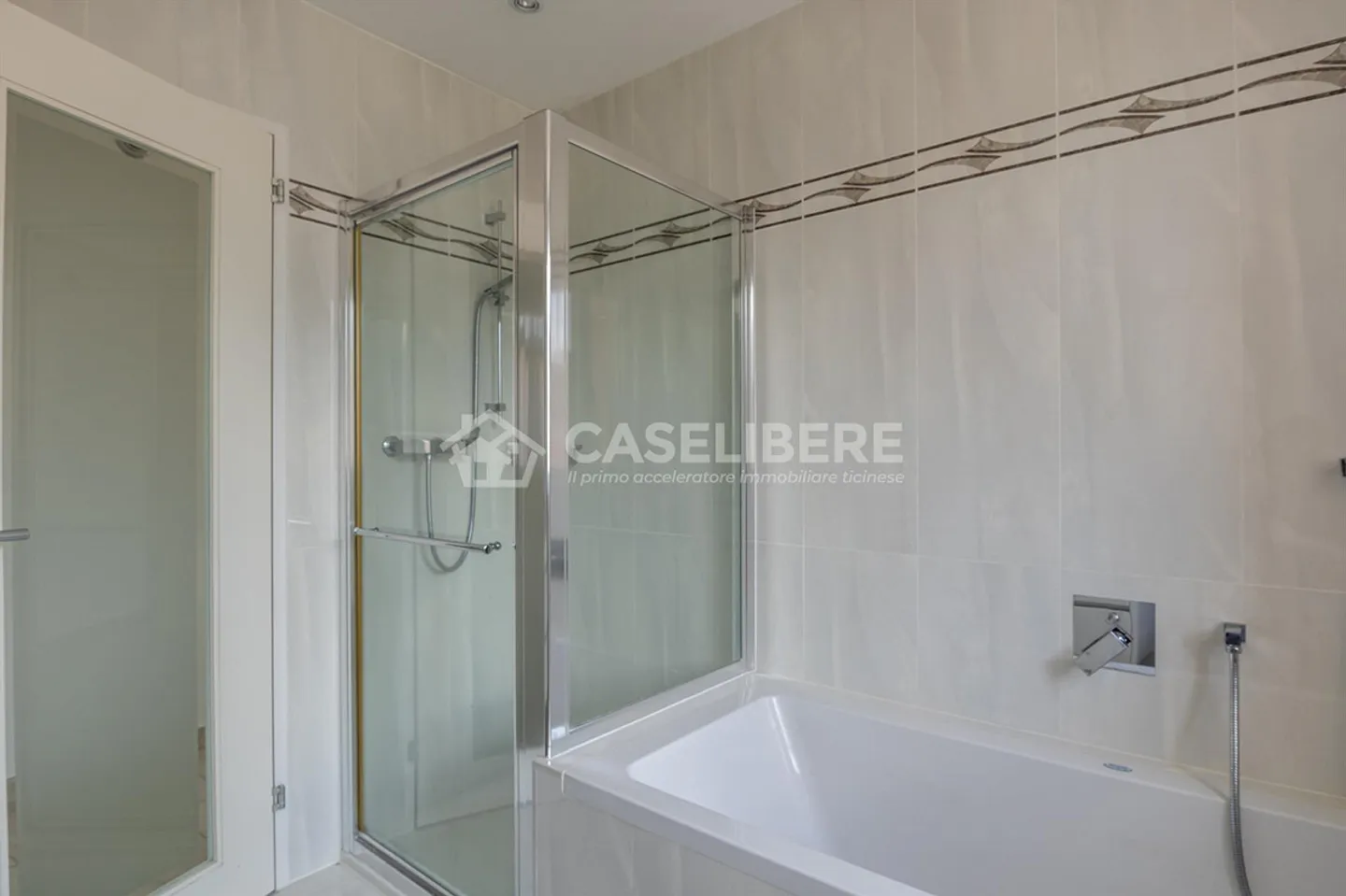 3.5-ROOM DUPLEX WITH TERRACE AND LAKE VIEW IN THE HEART OF ASCONA - Photo 18 of 18