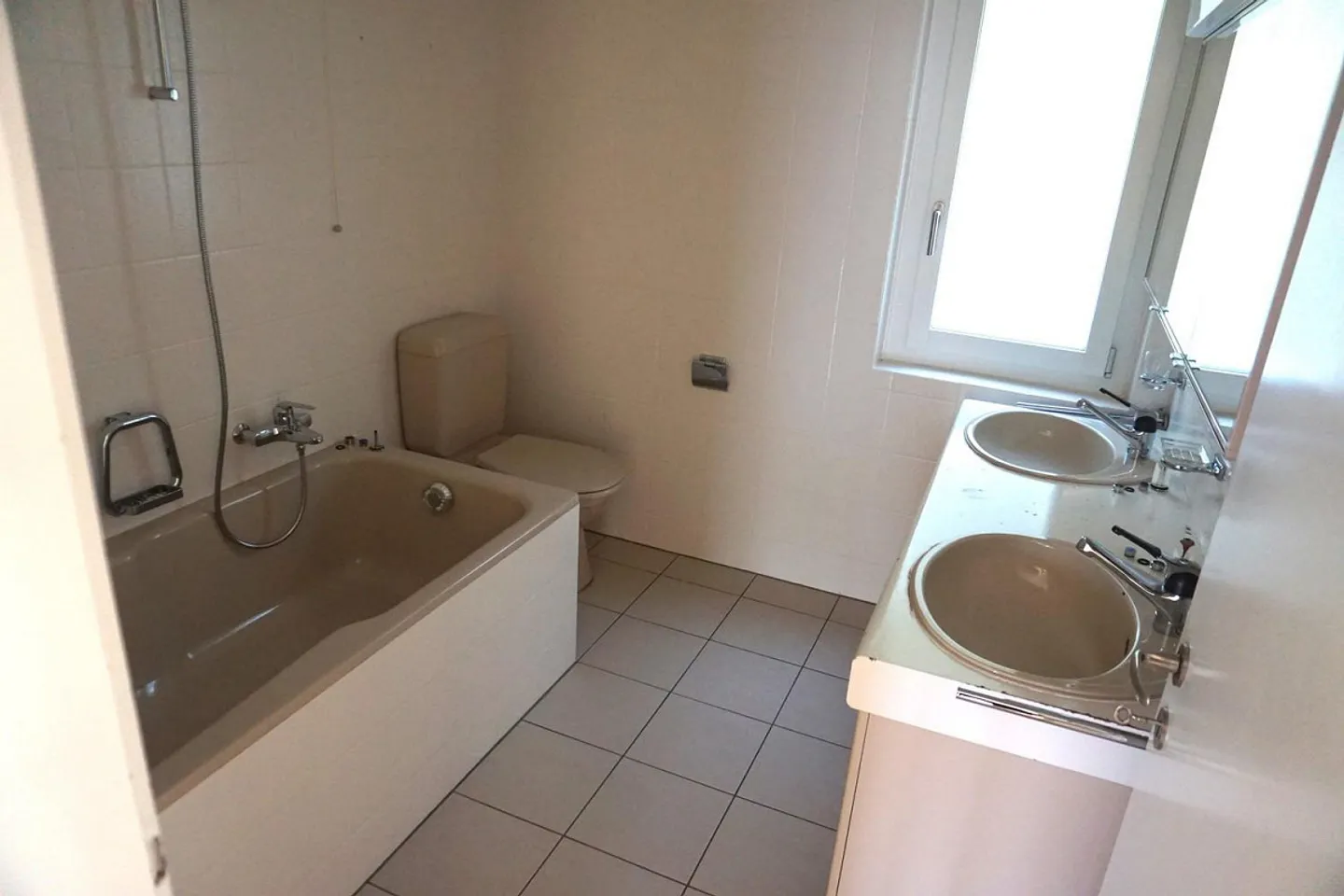 Appartamento giardino soleggiato con terrazza e balcone - Foto 12 di 13