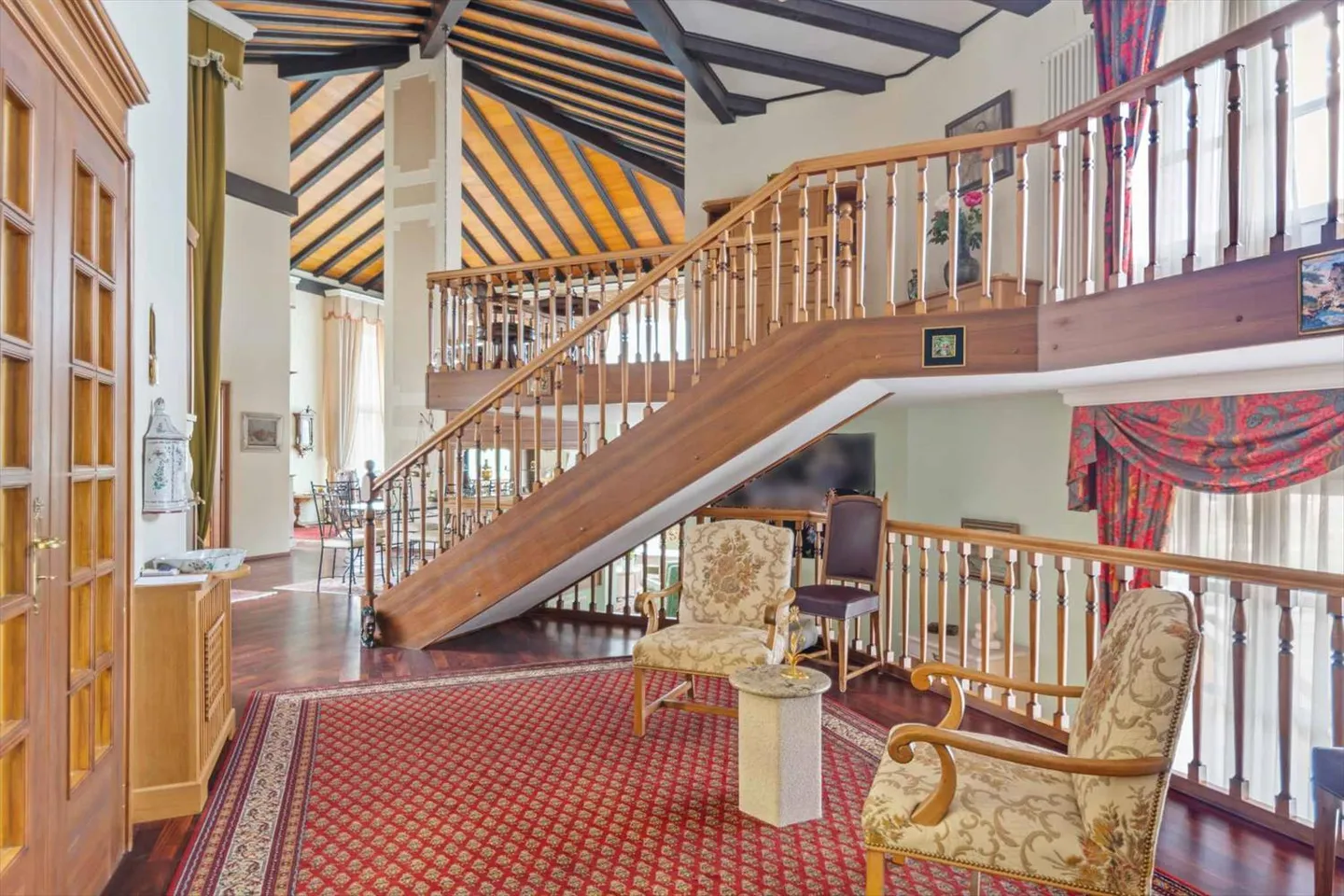 Außergewöhnliches Anwesen mit 12,5 Zimmern - Foto 2 von 13