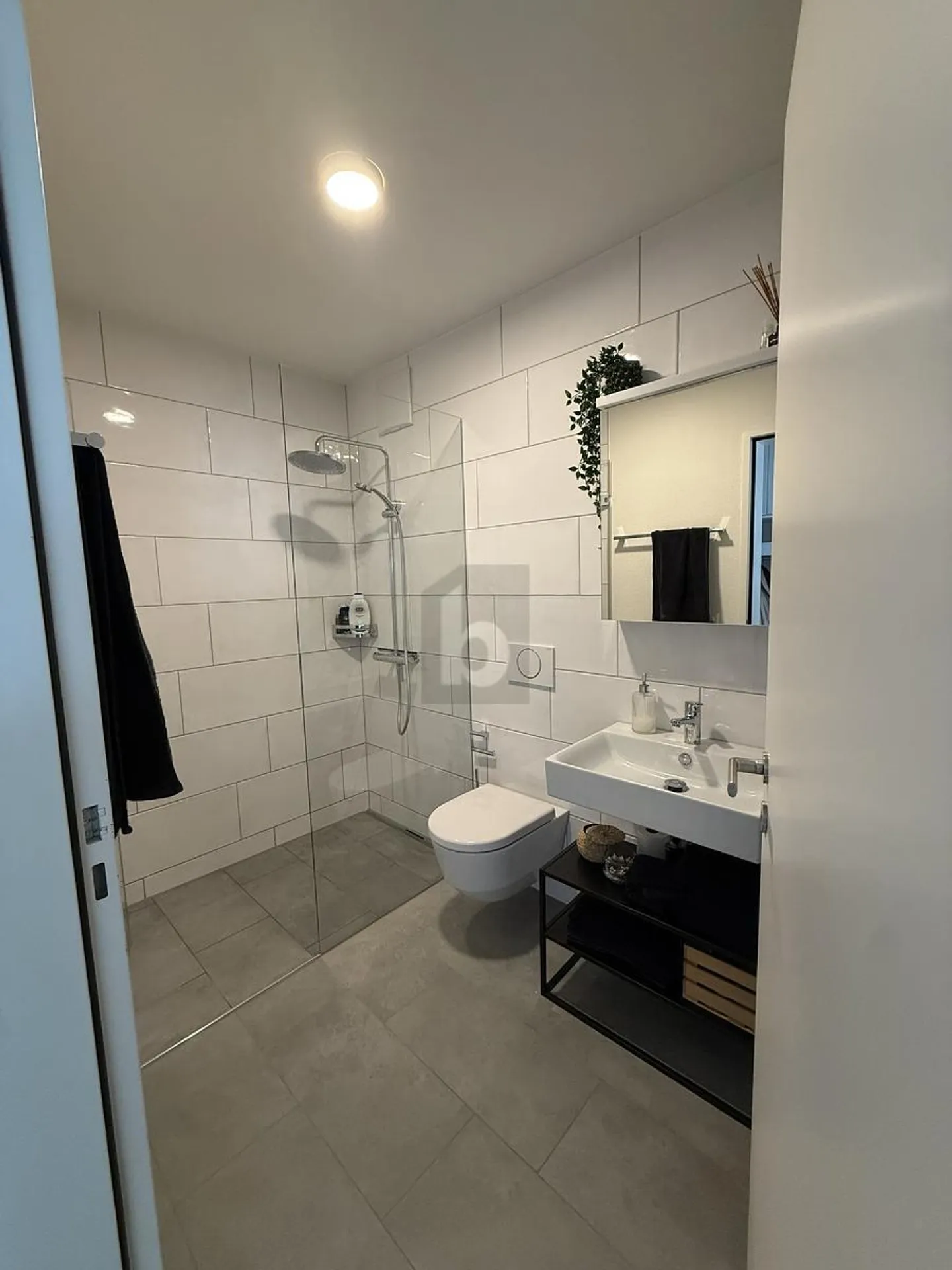 Appartamento moderno con balcone - Foto 4 di 6