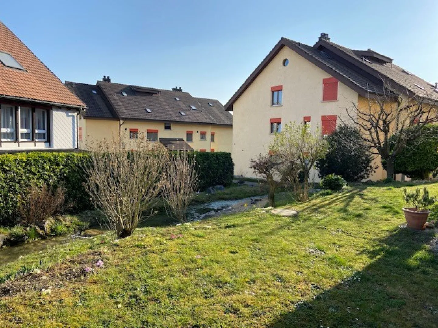 4.5-Zimmer-Wohnung - grosszügig, hell und naturnah - Foto 1 di 12