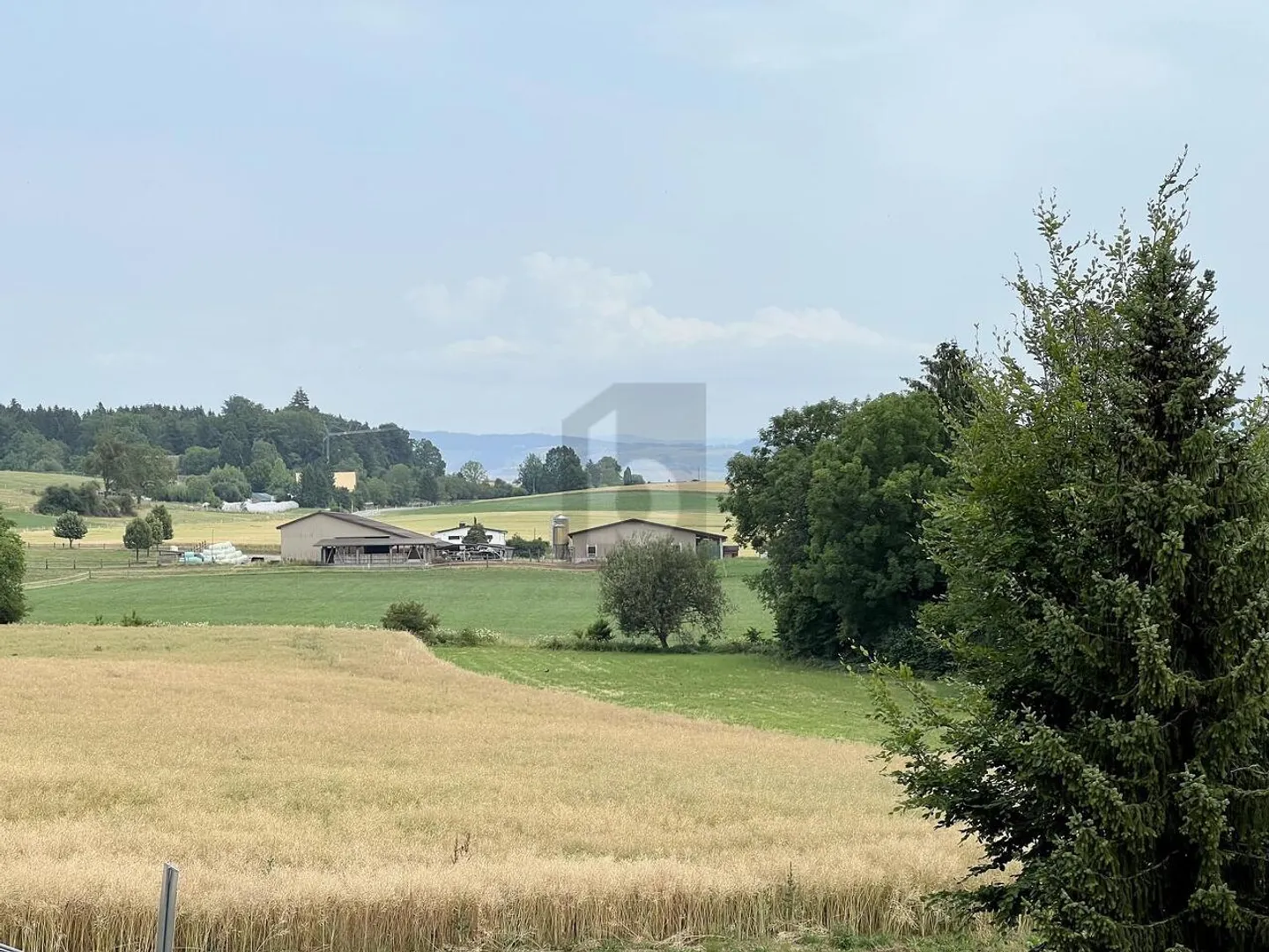 Appartamento moderno con balcone - Foto 1 di 6