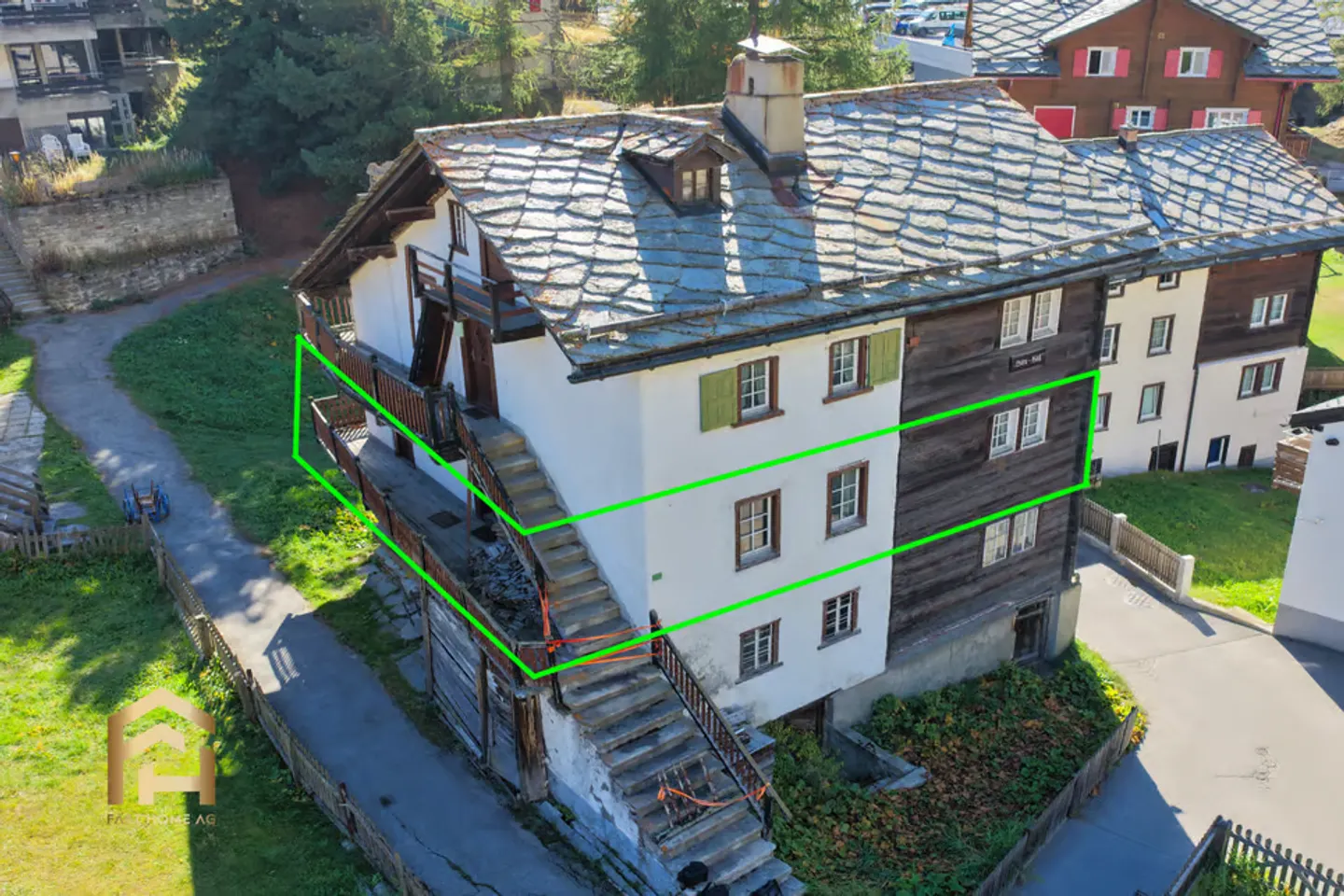 Appartamento in edificio storico da ristrutturare nel centro del villaggio di Saas-Fee, seconda casa - Foto 1 di 13