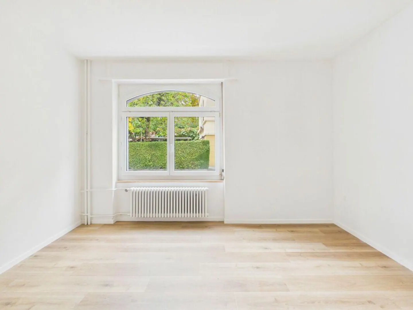 Partially renovated 2.5-room apartment in a good location with excellent public transport access - Photo 7 of 12