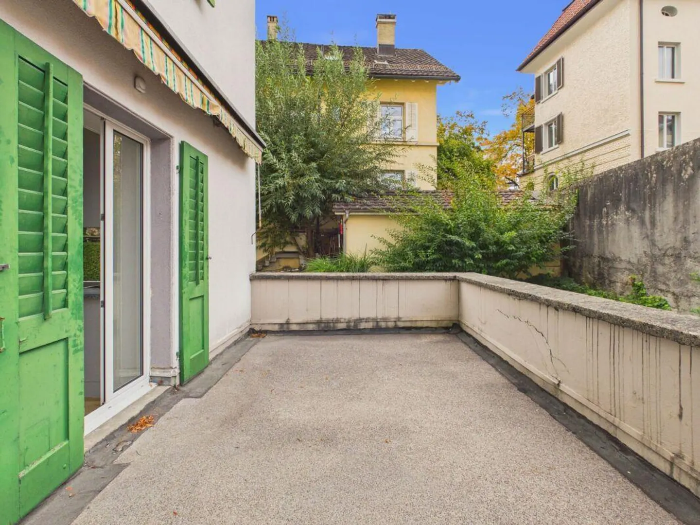 Partially renovated 2.5-room apartment in a good location with excellent public transport access - Photo 10 of 12