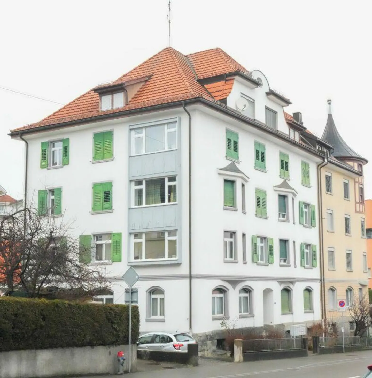 Partially renovated 2.5-room apartment in a good location with excellent public transport access - Photo 11 of 12