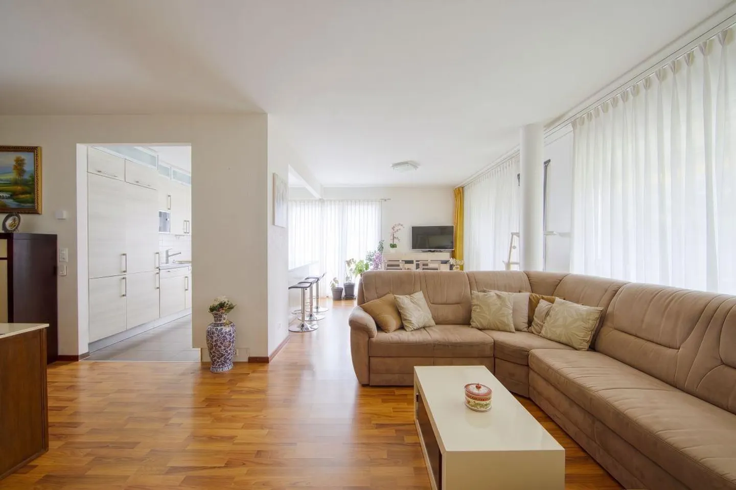 EXKLUSIVITÄT - Helle 4-Zimmer-Wohnung mit überdachter Terrasse - Foto 7 von 11