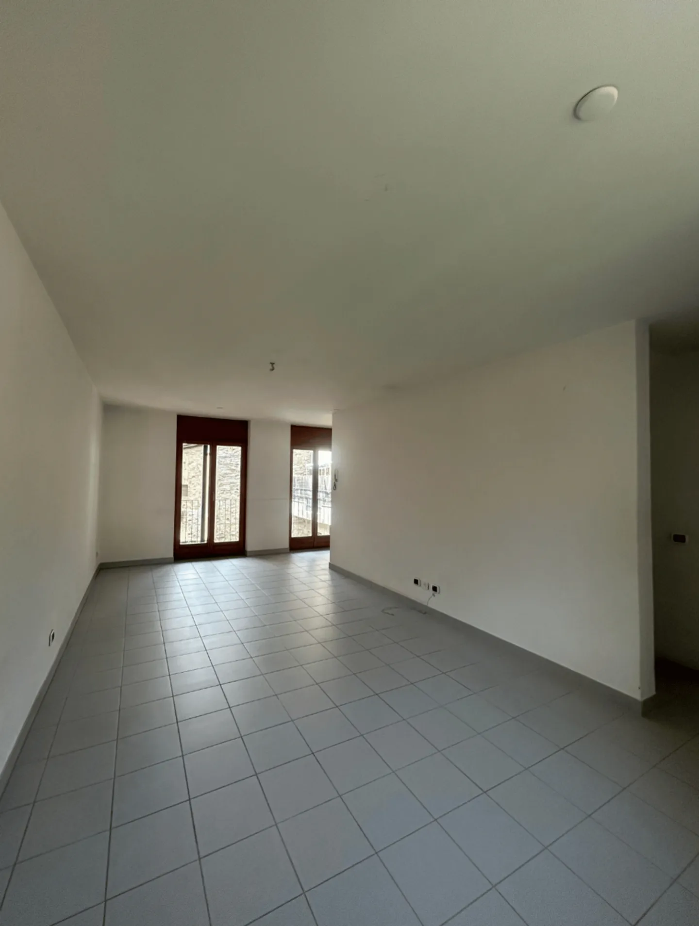 PONTE CAPRIASCA - PROPRIETÀ IMMOBILIARE CON 5 STANZE NEL CENTRO - Foto 3 di 14