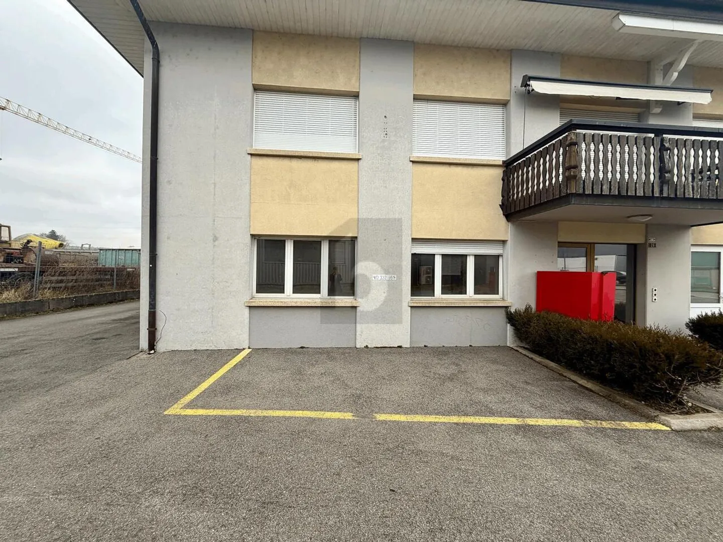 BÜROFLÄCHE MIT GARAGENTÜR - Foto 2 von 4