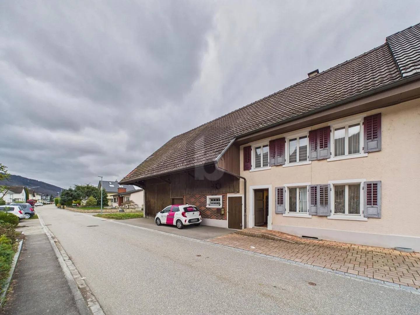 Tranquillo con fienile e grande giardino - Foto 1 di 6