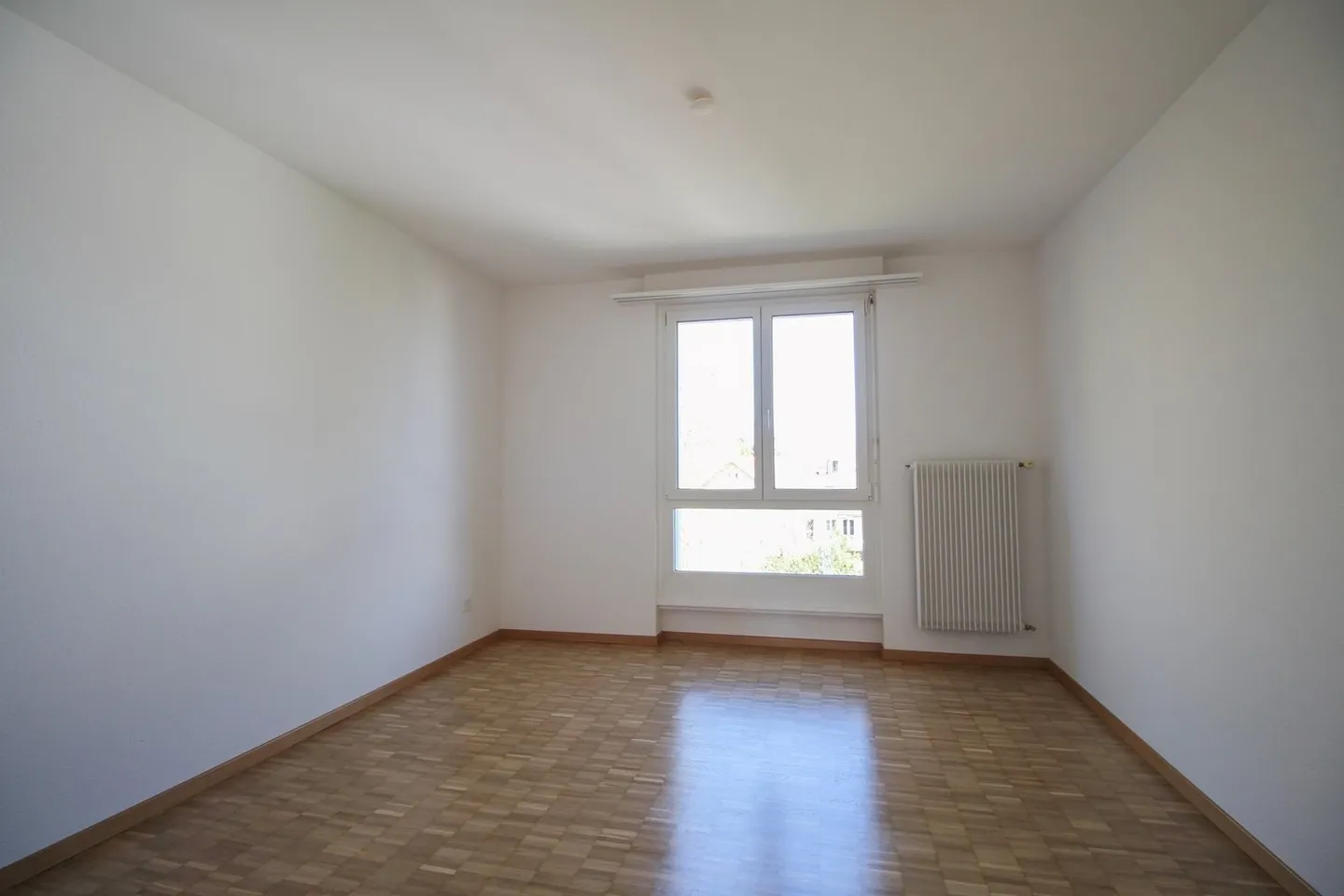 Confortevole appartamento con 2 stanze e balcone - Foto 3 di 5