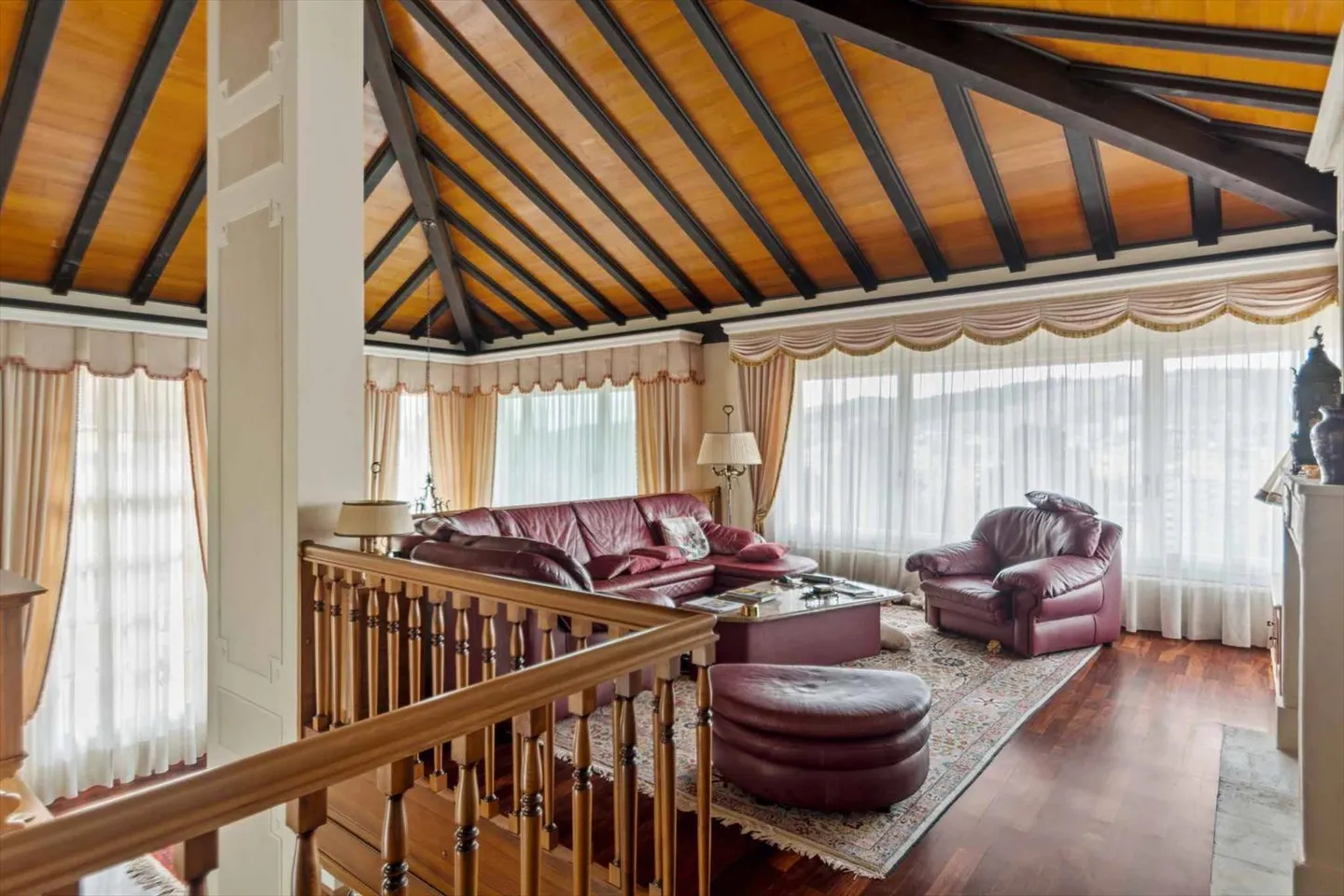 Außergewöhnliches Anwesen mit 12,5 Zimmern - Foto 5 von 13