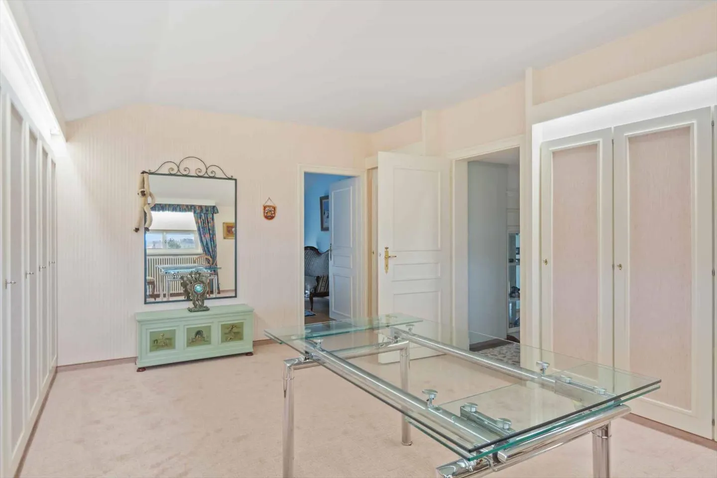 Außergewöhnliches Anwesen mit 12,5 Zimmern - Foto 7 von 13