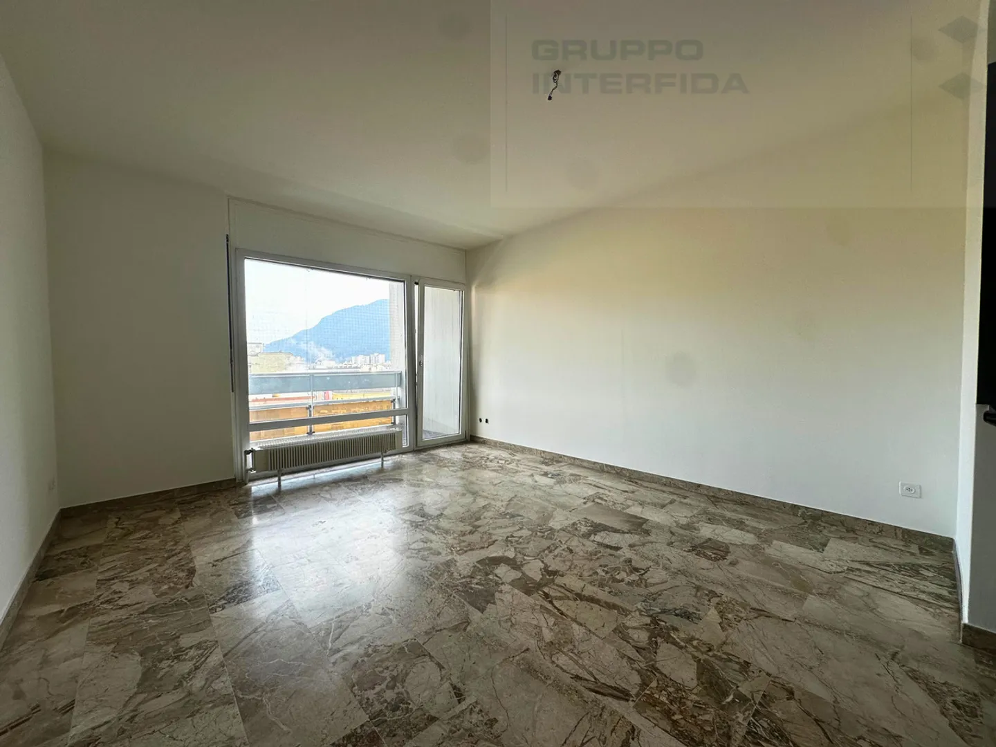 HELLDURCHLÄSSIGE 2.5-ZIMMER-WOHNUNGEN RENOVIERTE - Foto 1 von 5