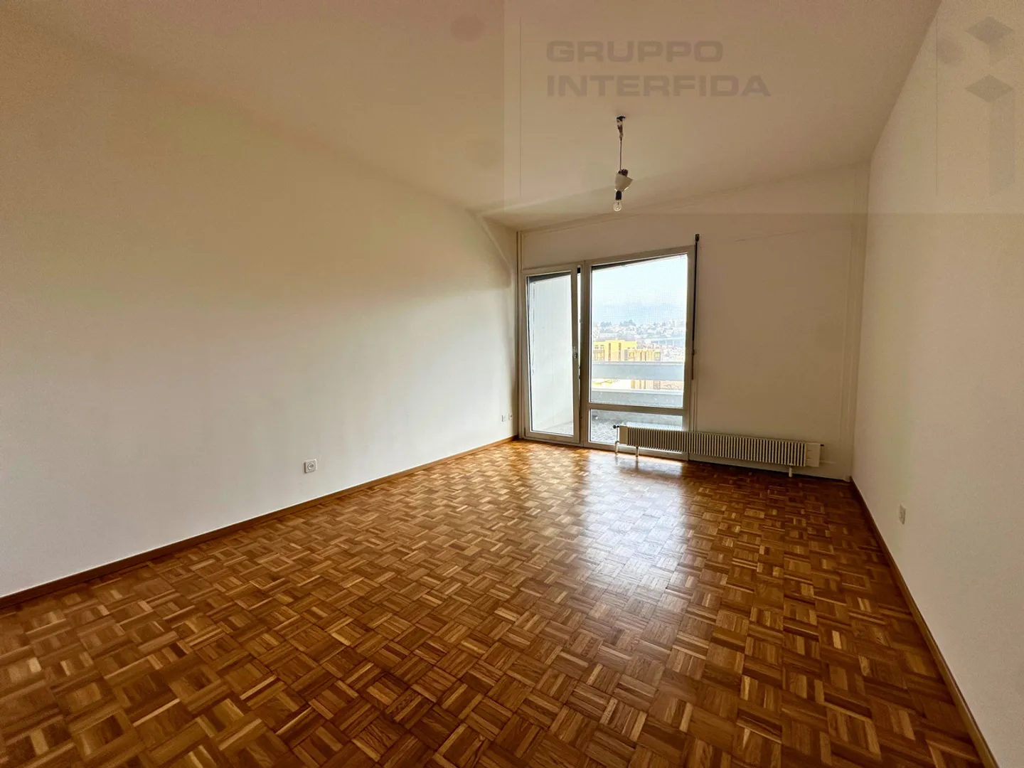 HELLDURCHLÄSSIGE 2.5-ZIMMER-WOHNUNGEN RENOVIERTE - Foto 3 von 5