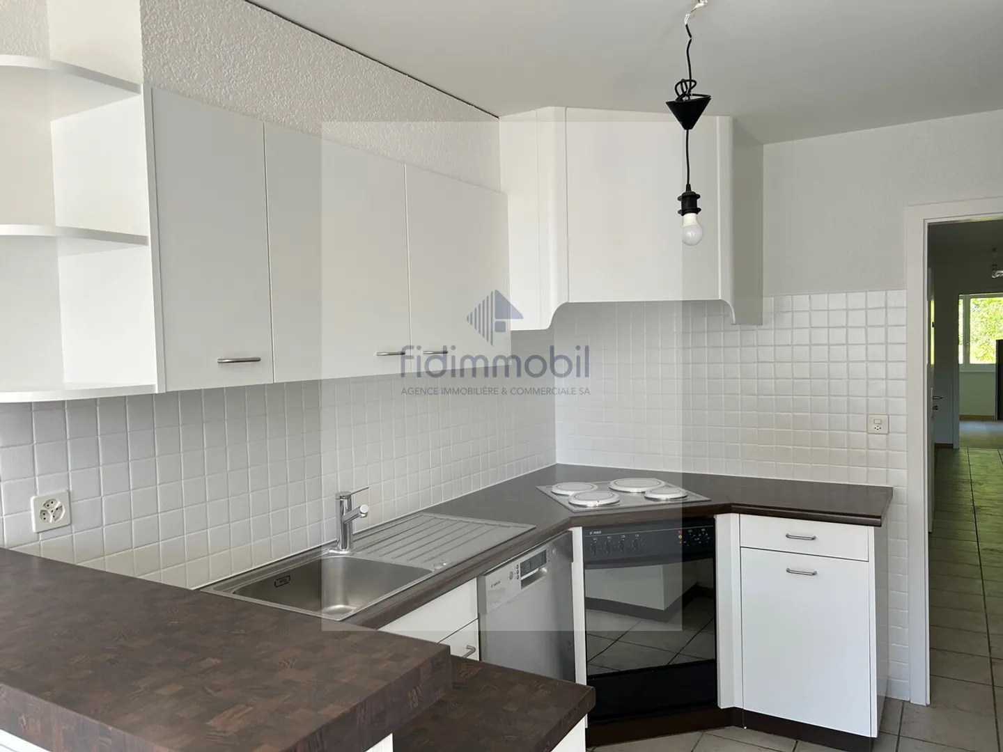 APPARTAMENTO VICINO A TUTTI I SERVIZI CON BALCONE E CAMINO - Foto 2 di 9