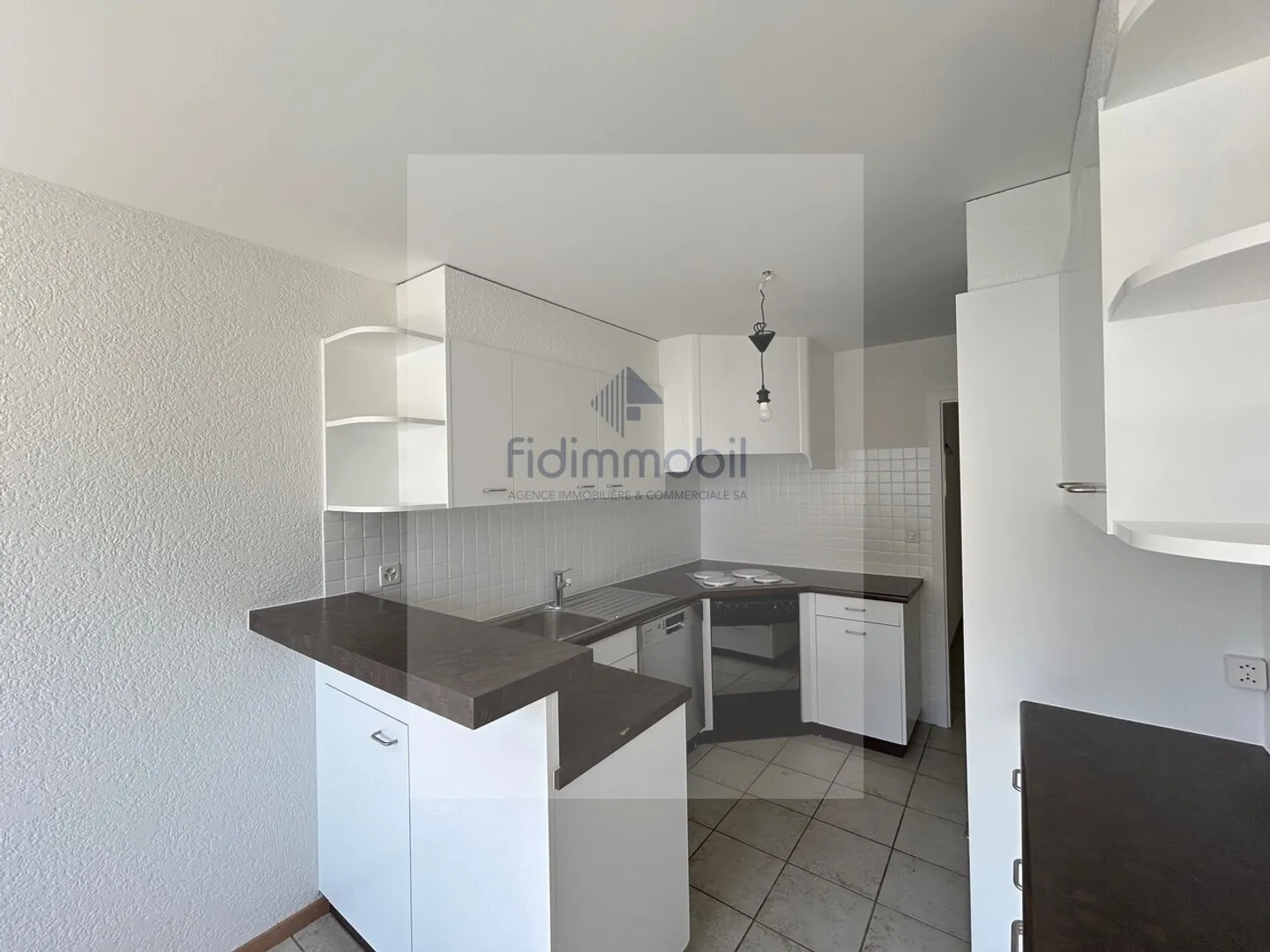 APPARTAMENTO VICINO A TUTTI I SERVIZI CON BALCONE E CAMINO - Foto 3 di 9