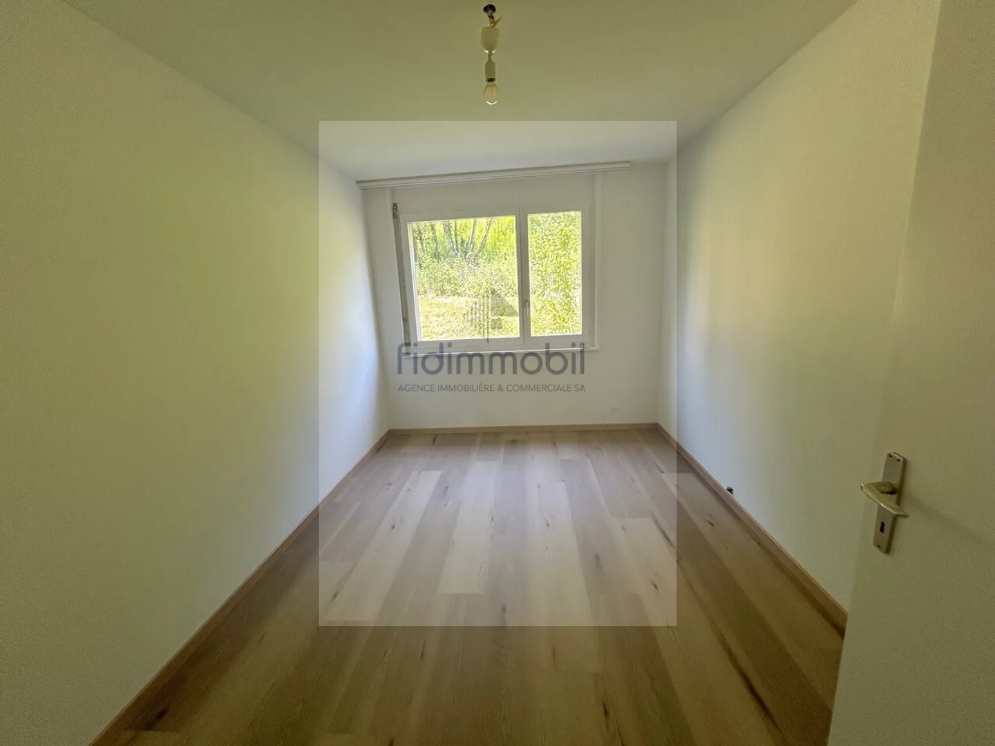 APPARTAMENTO VICINO A TUTTI I SERVIZI CON BALCONE E CAMINO - Foto 6 di 9
