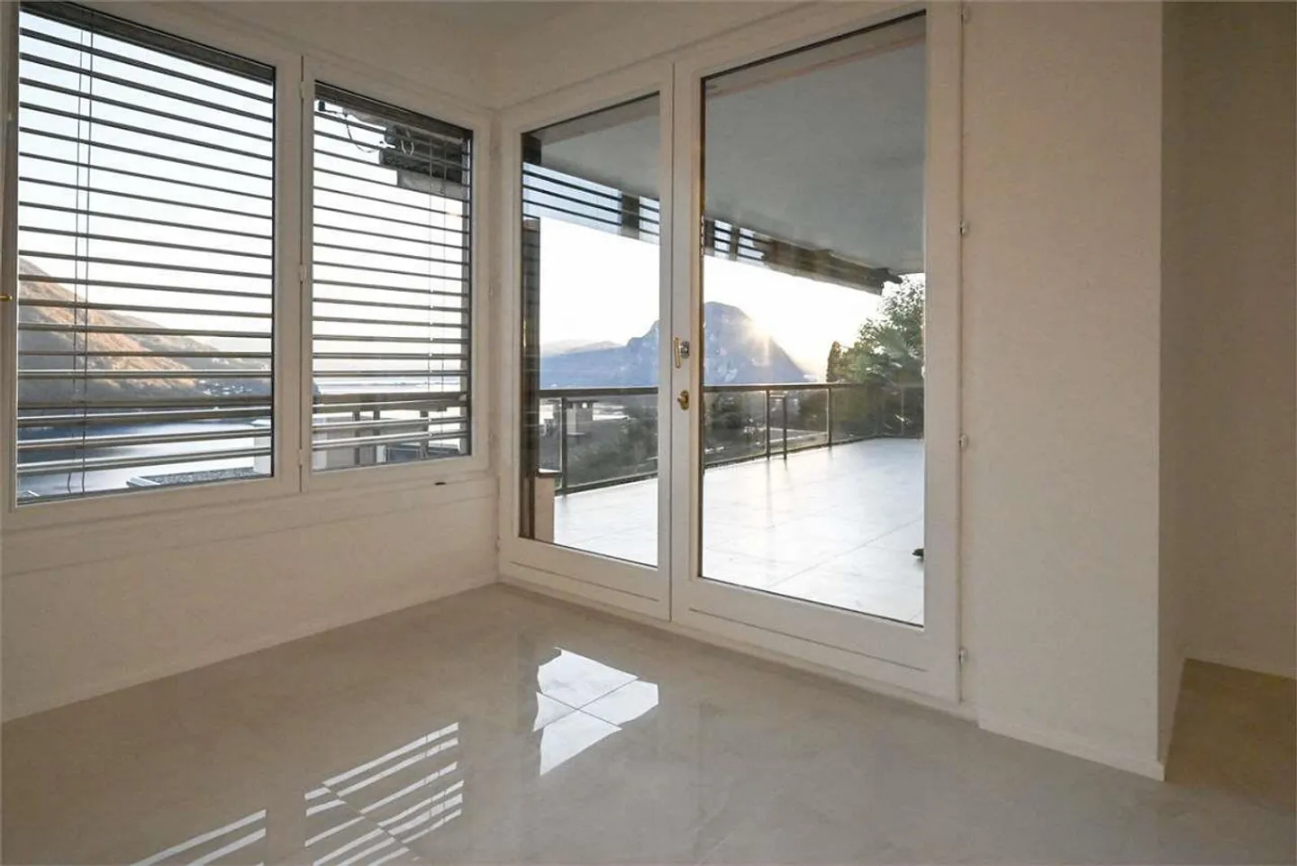3.5 Room Apartment with Lake View and Private Garden - Photo 13 of 13