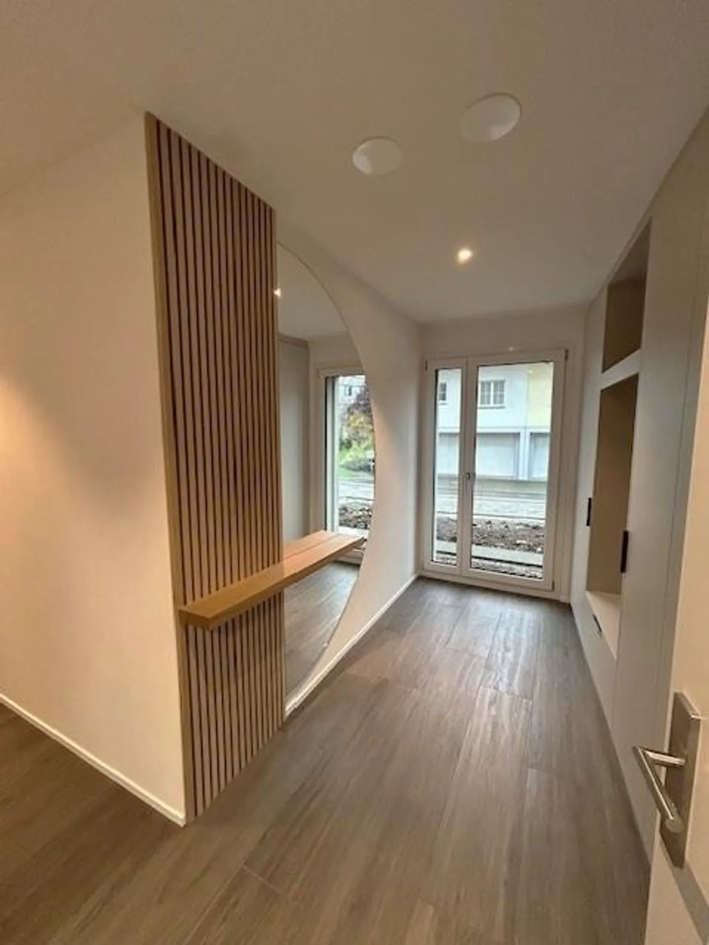 Elegant and spacious new apartment - Photo 2 of 8