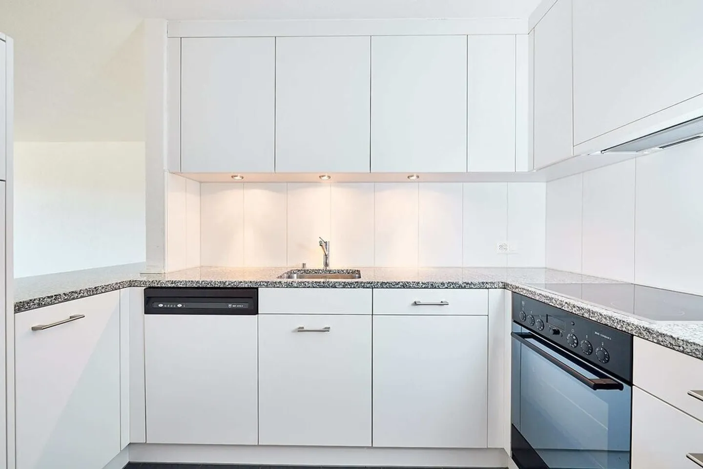 Apartment for rent - Photo 5 of 8