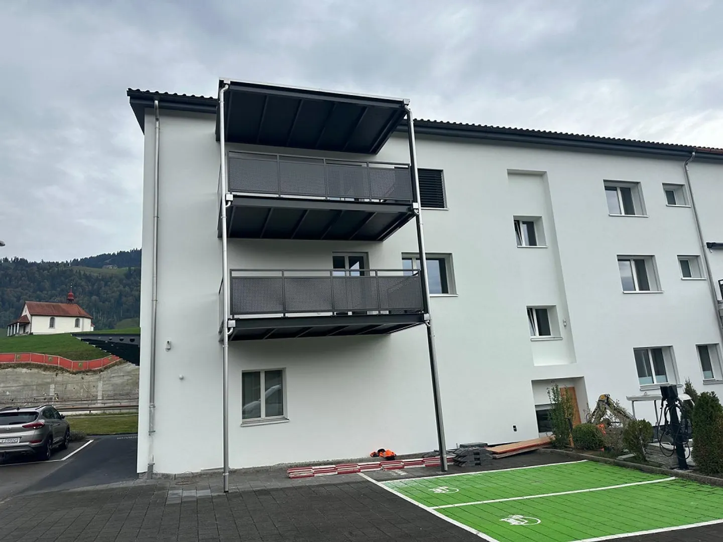 Appartement attrayant de 3,5 pièces avec nouveau balcon - Photo 1 sur 11