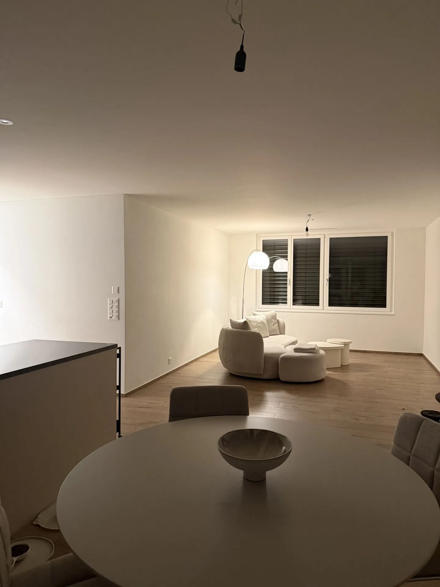 Appartement moderne de 4,5 pièces avec balcon et équipements de qualité - Recherche d'un nouveau locataire - Photo 3 sur 7