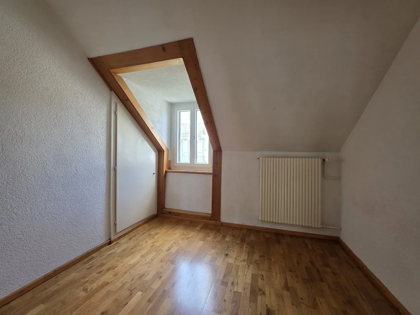 4 PEZZI SOTTOTETTO DELL'EDIFICIO - Foto 4 di 6