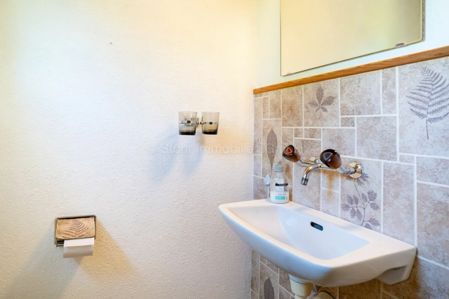 Charming Corner Townhouse - Photo 9 of 22